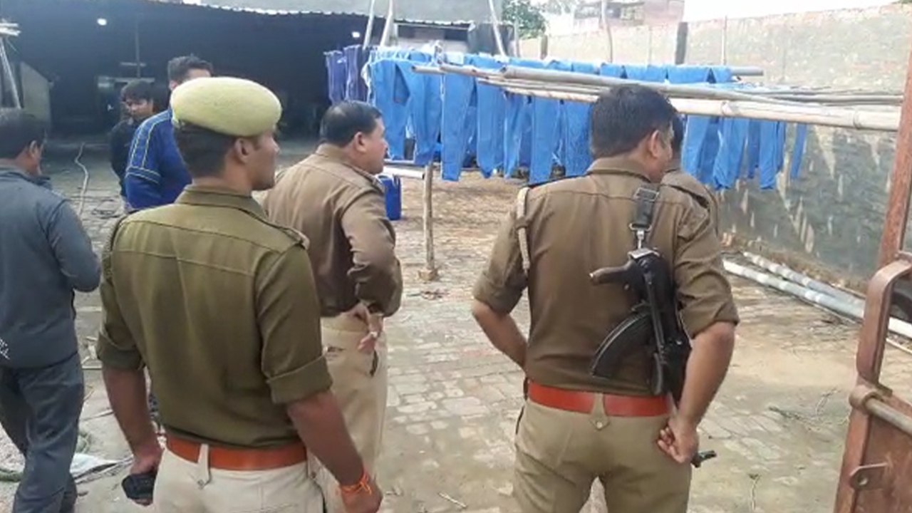 बागपत: फैक्ट्री से लाखों की जींस लूट ले गए बदमाश, रुपयों के हाथ तक नहीं लगाया