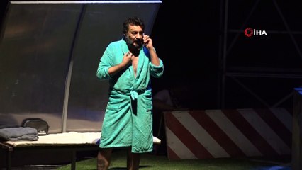 Tiyatro Günleri “Üçü Bir Arada” adlı oyunla sona erdi