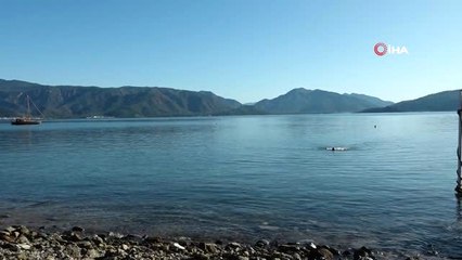 Marmaris'te kış ortasında deniz keyfi