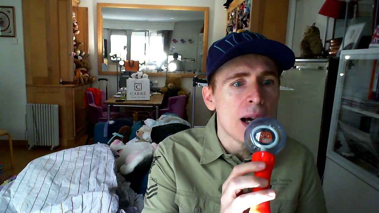 Wiwi égratigne "ta yeule vis ta vie pis reste en vie" de KC LMNOP