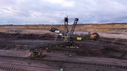 Descargar video: Greenpeace-Protest im Braunkohle-Tagebau Garzweiler