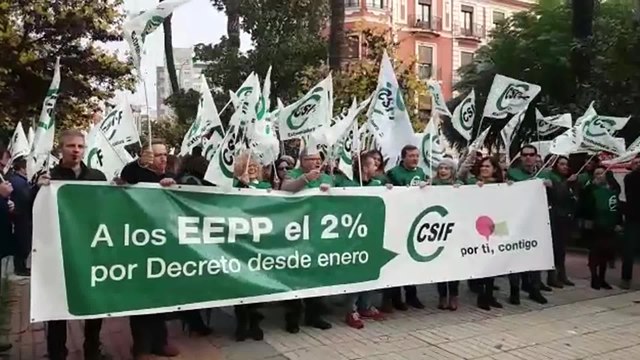 Concentración para reclamar la subida salarial del 2% a empleados públicos