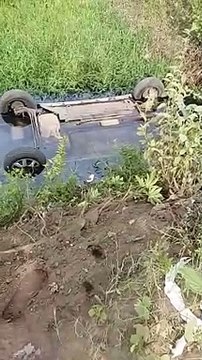 Homem morre após cair com carro dentro de valão em Cariacica