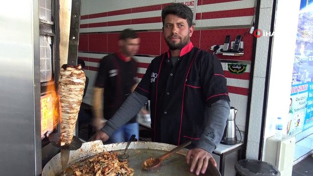 İş yerini açar açmaz neye uğradığını şaşırdı...Kendisine vuran motosikletle beraber içeri girdi