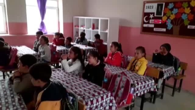 Van'da üniversite öğrencilerinden, miniklere hijyen eğitimi