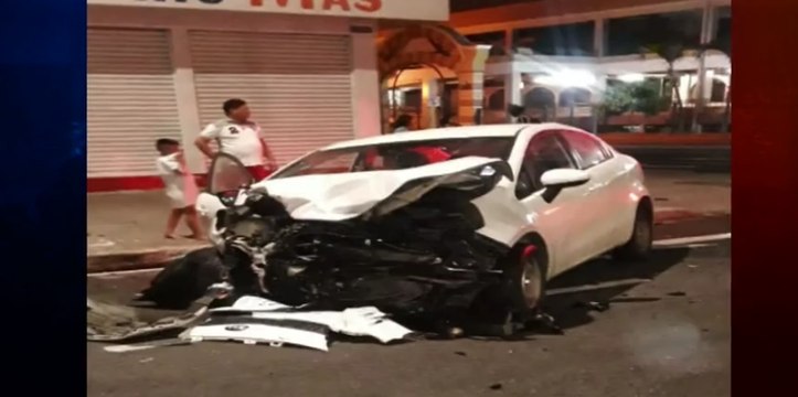 Fuerte choque entre dos vehículos deja una persona herida y otra detenida en el centro de Guayaquil