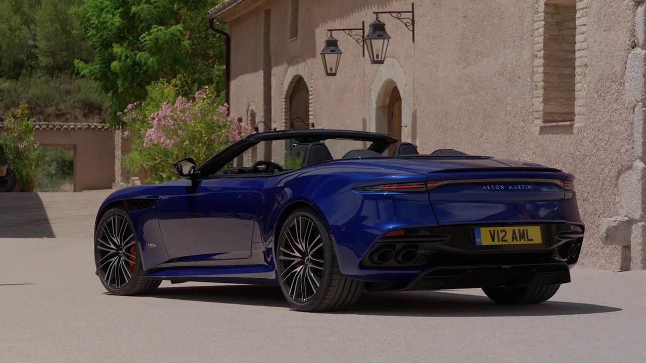 Aston Martin DBS Superleggera Volante Design in Zaffre Blue