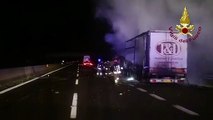 Sardegna, camion a fuoco sulla Statale 131 in provincia di Oristano (28.11.19)