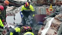 Terremoto in Albania, continuano ricerche sotto palazzina crollata a Durazzo (28.11.19)