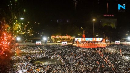 Скачать видео: Mukesh Ambani to Raj Thackeray: Guests at Uddhav Thackeray swearing-in ceremony