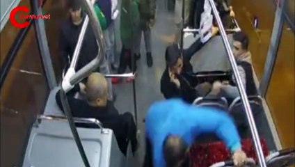 Halk otobüsünde dehşet anları! Bir anda yere yığıldı
