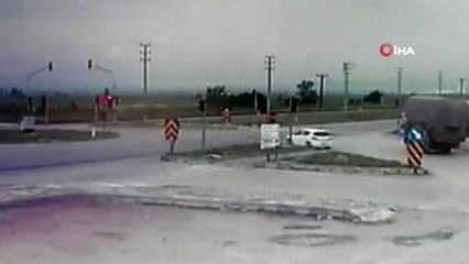 Kırmızı ışıkta otomobili biçen kamyon şoförüne 8 yıl hapis cezası