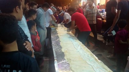 300 People Tasted Longest shawerma sandwich In Streets