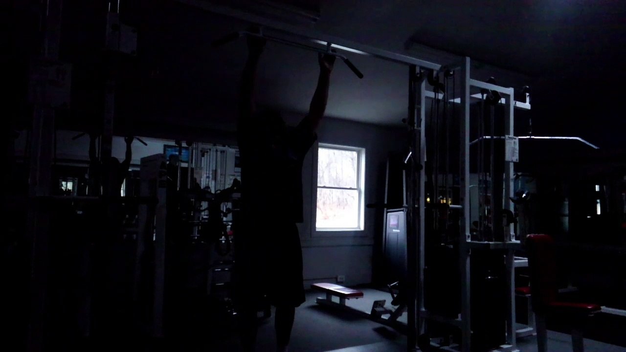 Trying L-Sit Pullups