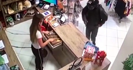 Eski kız arkadaşının işyerini soyguncu kılığına girip bastı!