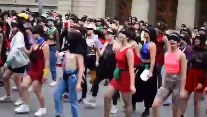 Şili'de kadınlardan danslı eylem: Hata benim değil. Tecavüzcü sensin!