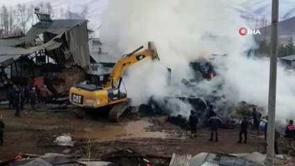 İspir’de 3 ev ve 6 ahır yanarak kül oldu