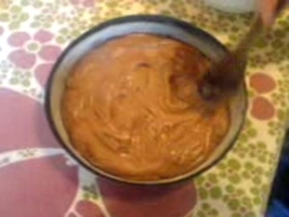 étaler la pâte de son gâteau nesquik