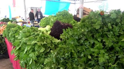 Uşak'ta semt pazarlarının gözdesi 'Karnabahar' ve 'Lahana' oldu