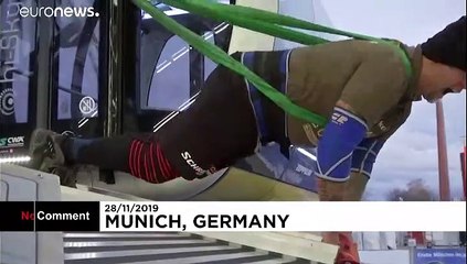 Egy férfi egymaga megmozdította az óriáskereket