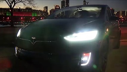 Faire un Show de lumières de Noël avec sa voiture Tesla !