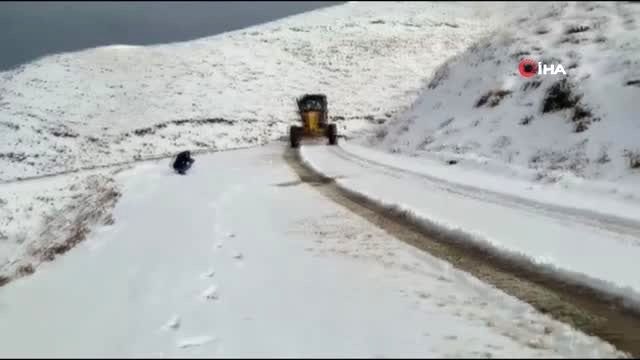 Siirt'te kar yağışı sonrası köy yolları ulaşıma kapandı