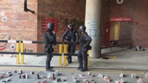 La policía de Hong Kong entra en la universidad tras once días de cerco