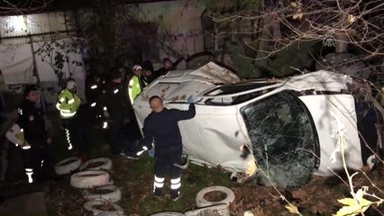 Evin bahçesine düşen kamyonetteki iki kişi yaralandı