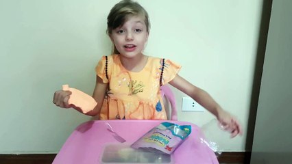 Sophia, Isabella e Alice - Fazendo Massinha com Flocos