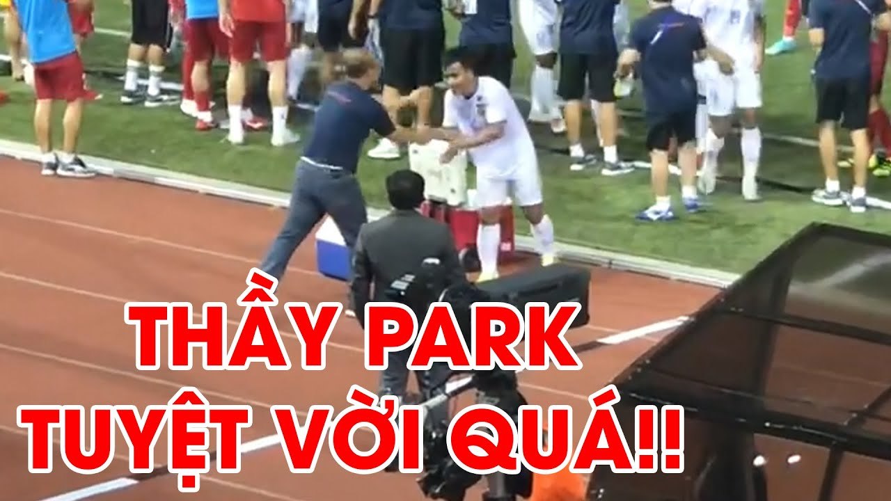 THẬT CẢM ĐỘNG HLV Park bắt tay từng cầu thủ U22 Lào sau trận đấu tại SEA Games 30 | NEXT SPORTS