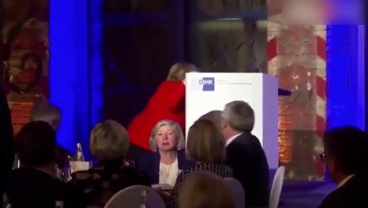 Merkel herkesi korkuttu! Salondakiler şok oldu