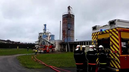 Intervention des pompiers chez Gente meubles à Chauvoncourt (55)