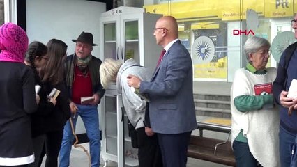 Antalya farkındalık için otobüste kitap okudular