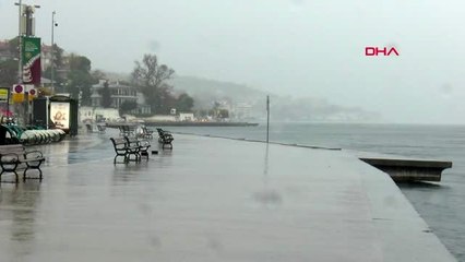 Sarıyer'de yolları su bastı