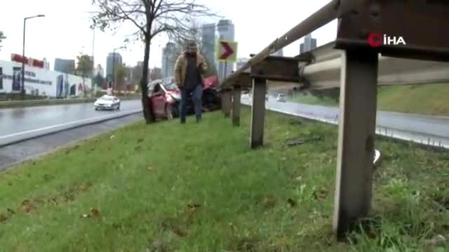 Kayganlaşan yolda otomobil refüje çıktı, sürücü ölümden döndü