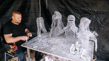 مجسمات من الأسلاك النحاسية توثق القضية الفلسطينية