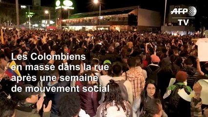 Les Colombiens manifestent contre le pouvoir au son des tambours
