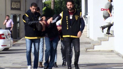 Kız arkadaşıyla görüntülü konuşmak için telefon gasp etti