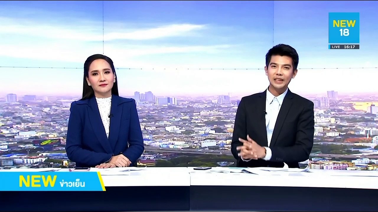 แท็กซี่เมาขับรถมาเฉี่ยวรถมอไซต์ล้ม หยิบมีดฟันรถซ้ำ | NEW18