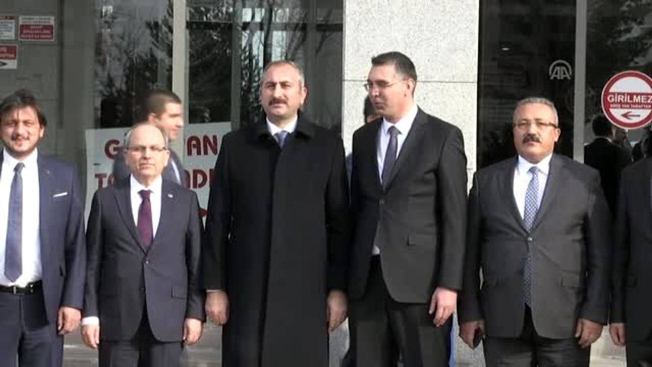 Adalet Bakanı Gül: "(İzmir'de Alevi vatandaşın evinin duvarına yazı yazılması) Bunu şiddetle,...