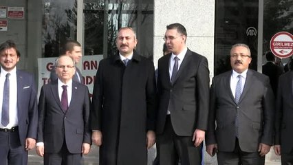 Adalet Bakanı Gül: "(İzmir'de Alevi vatandaşın evinin duvarına yazı yazılması) Bunu şiddetle,...