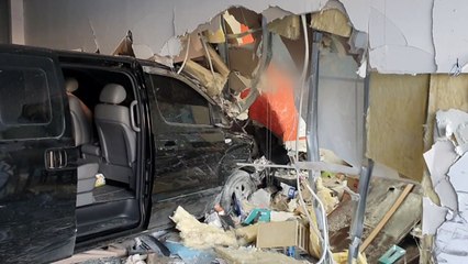 승합차가 버스 추돌...탑승객 등 5명 부상 / YTN