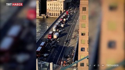 Londra Köprüsü'nde bıçaklı saldırı