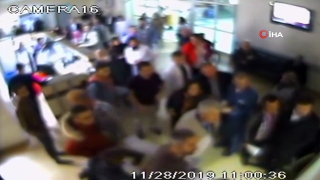 Hasta masanın üstüne çıktı doktora tekme attı... Samsun’da doktora şiddet kamerada