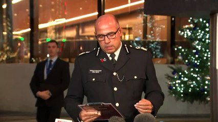 Police on London Bridge 'terrorist incident'