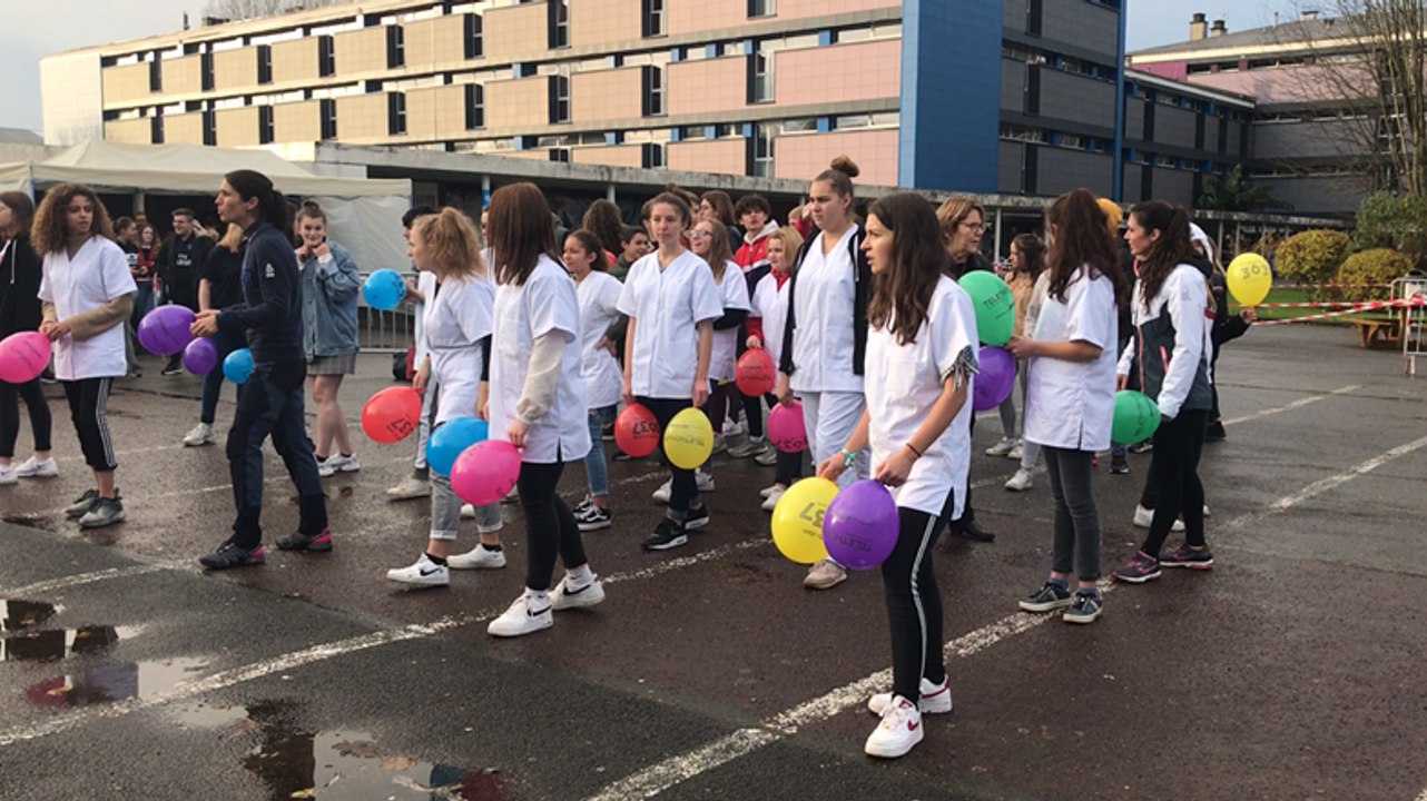 Telethon: flash mob avec les élèves du lycée Cornu de Lisieux