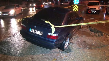 Başkent’te çöken yola otomobil düştü