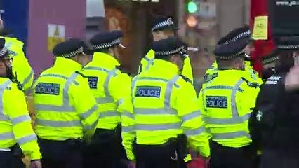 Vários feridos em ataque com faca em Londres