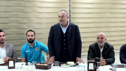 Dışişleri Bakanı Çavuşoğlu, Alanyaspor'u ziyaret etti