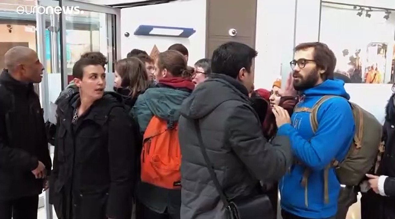 Weltweit Proteste gegen Black Friday